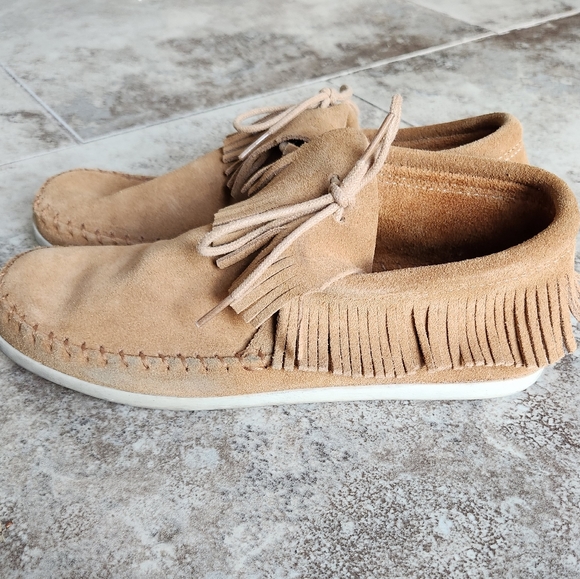 Minnetonka shoes - Picture 2 of 5